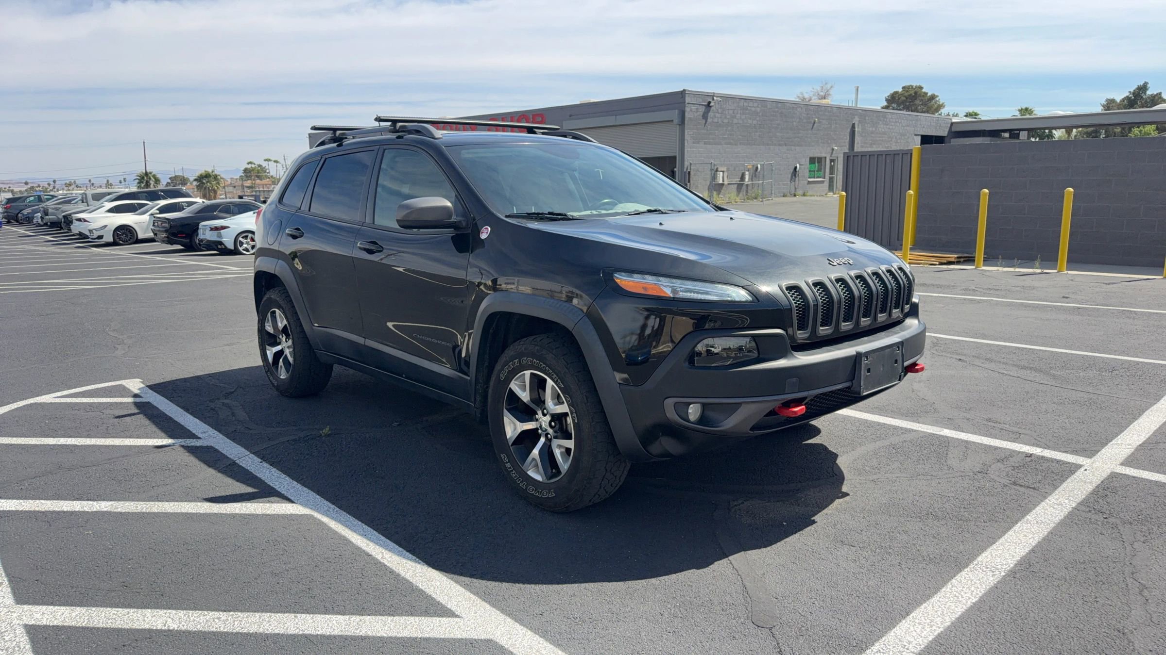 Used 2016 Jeep Cherokee Trailhawk w/ Leather Interior Group AWD/4WD image 8