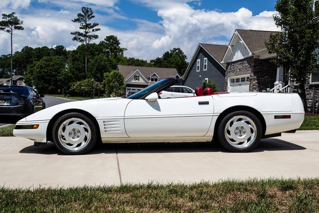 Used 1991 Chevrolet Corvette Convertible RWD image 3