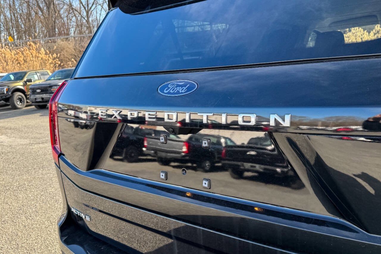 Used 2025 Ford Expedition Max Active AWD/4WD image 16