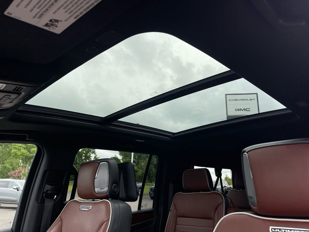 Used 2023 GMC Yukon XL Denali Ultimate image 11