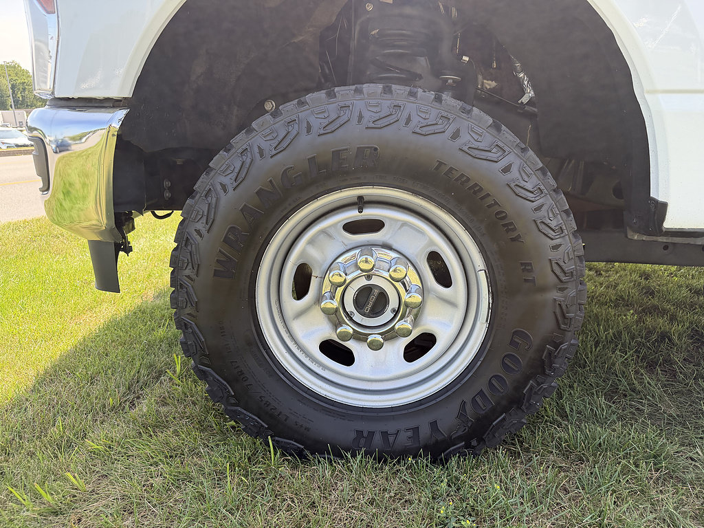 Certified 2025 Ford F250 XL w/ XL Off-Road Package AWD/4WD image 10