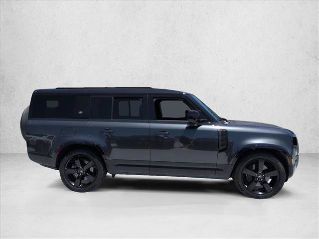 Used 2023 Land Rover Defender 130 X-Dynamic SE AWD/4WD image 4