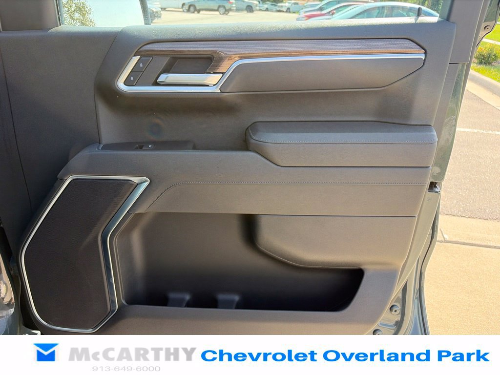 Used 2025 Chevrolet Silverado 1500 LT AWD/4WD image 25