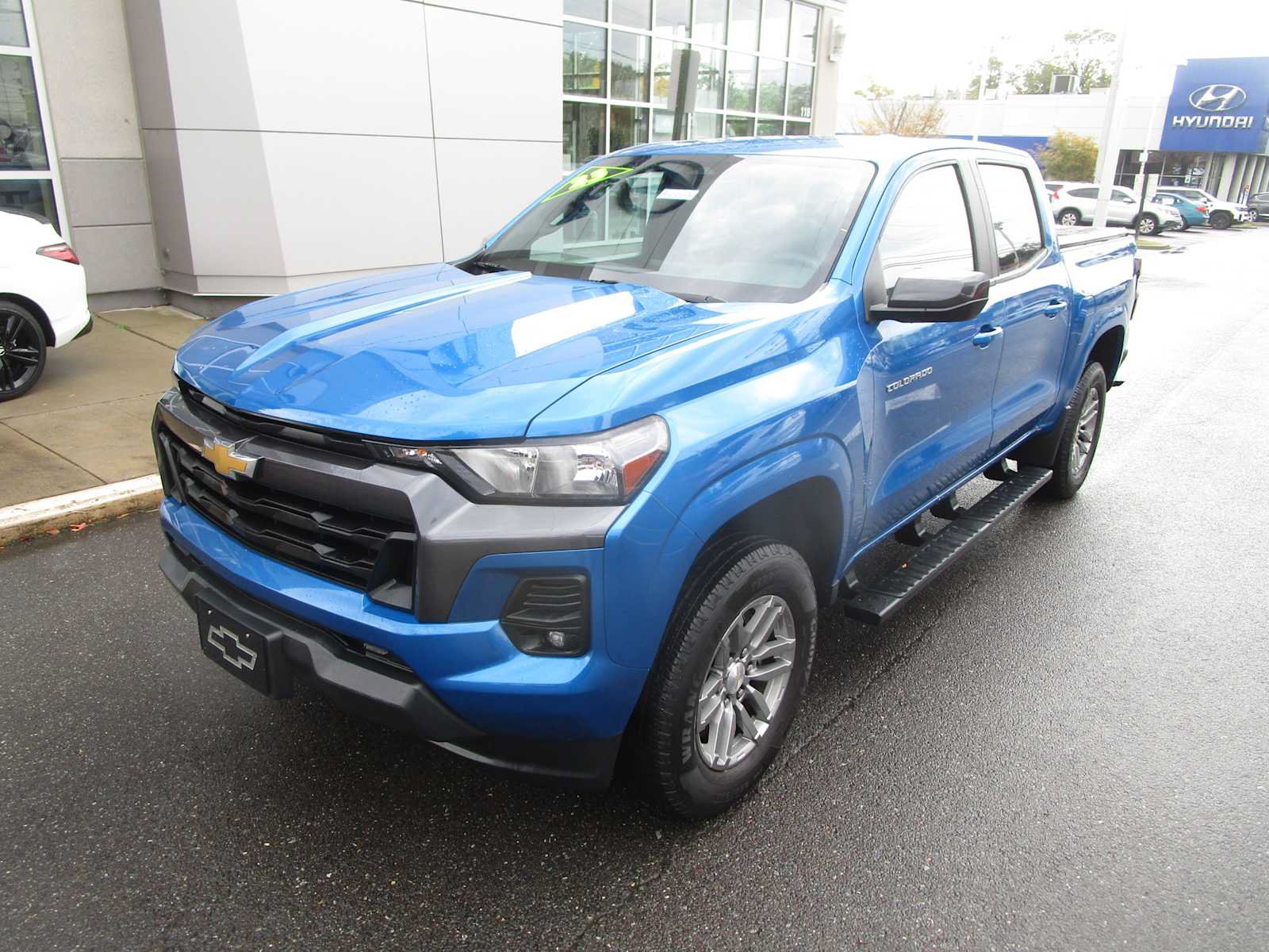 Used 2023 Chevrolet Colorado LT w/ LT Convenience Package II RWD image 2