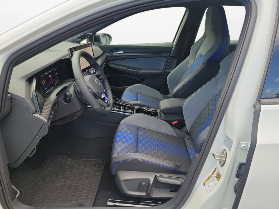 New 2025 Volkswagen Golf R Black Edition image 9