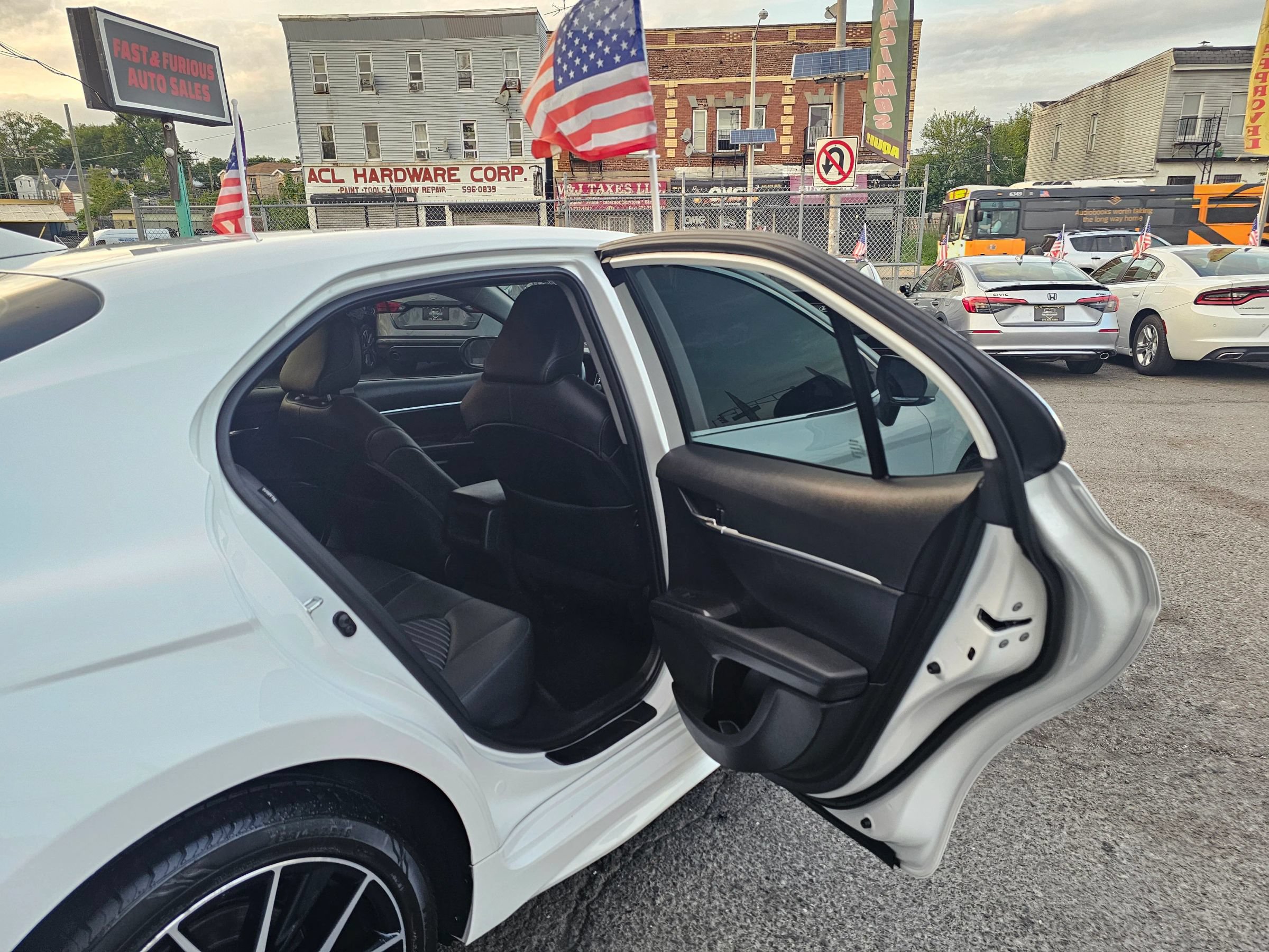 Used 2023 Toyota Camry SE FWD image 12