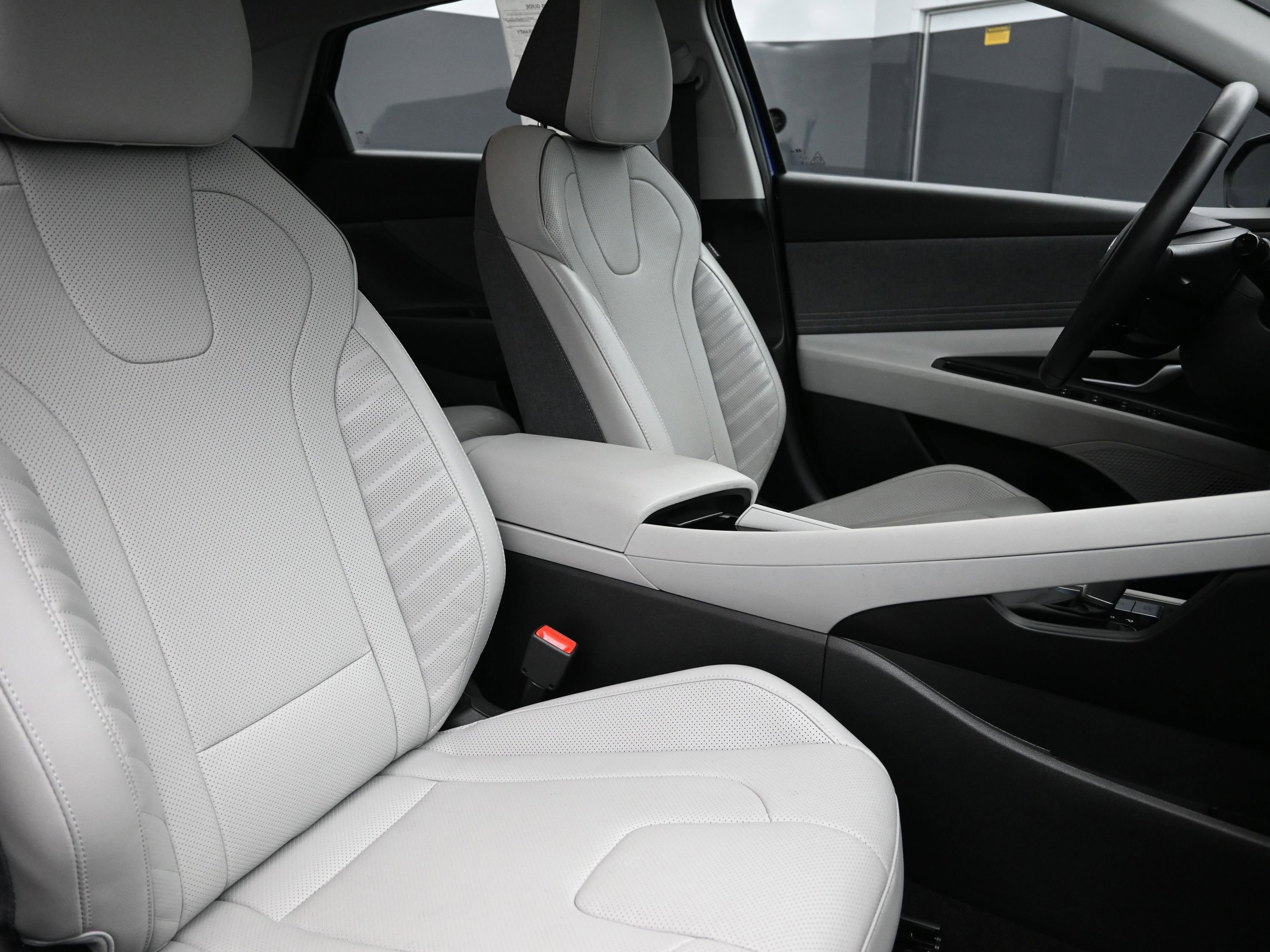 Used 2023 Hyundai Elantra Limited image 27