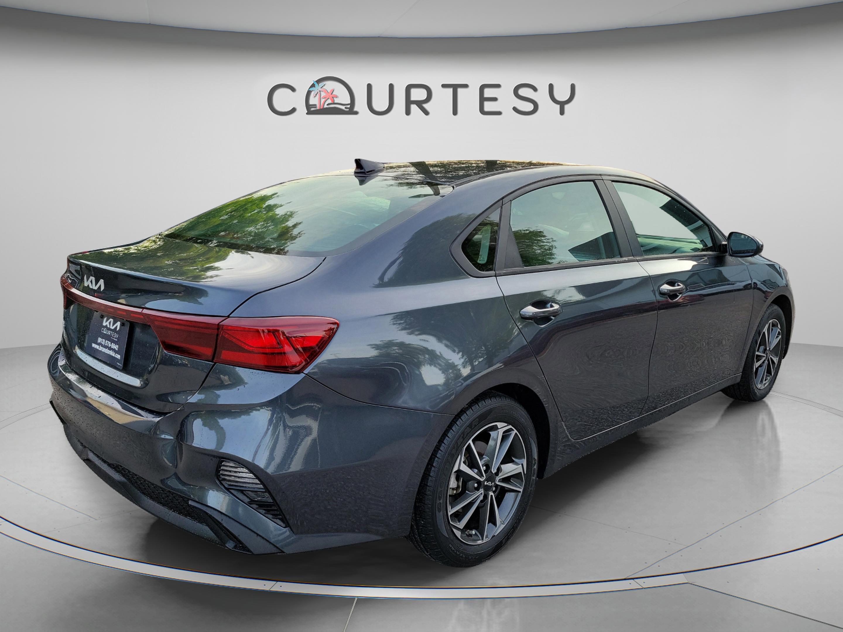 Used 2023 Kia Forte LXS FWD image 3