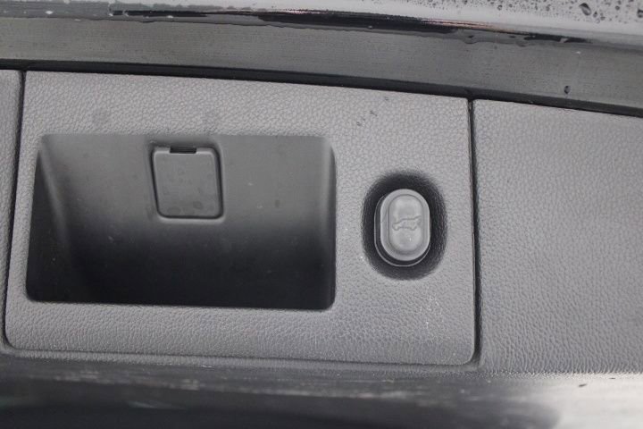 Used 2020 Chevrolet Suburban LT image 19