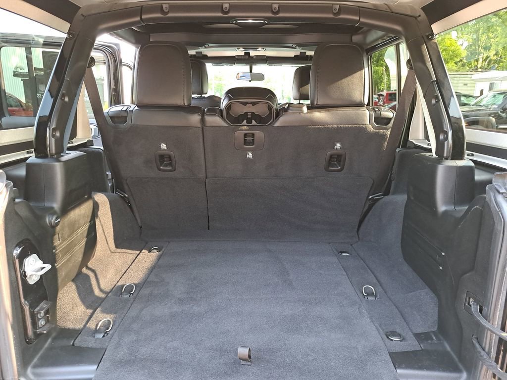 Used 2021 Jeep Wrangler Unlimited Sahara image 12