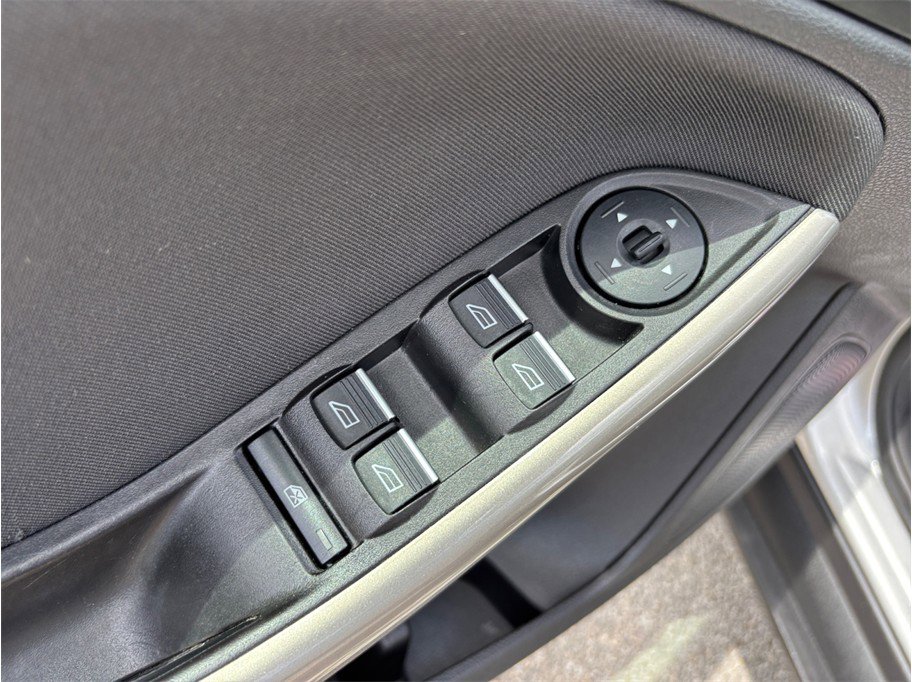 Used 2018 Ford Focus Titanium w/ Titanium Technology Package FWD image 24