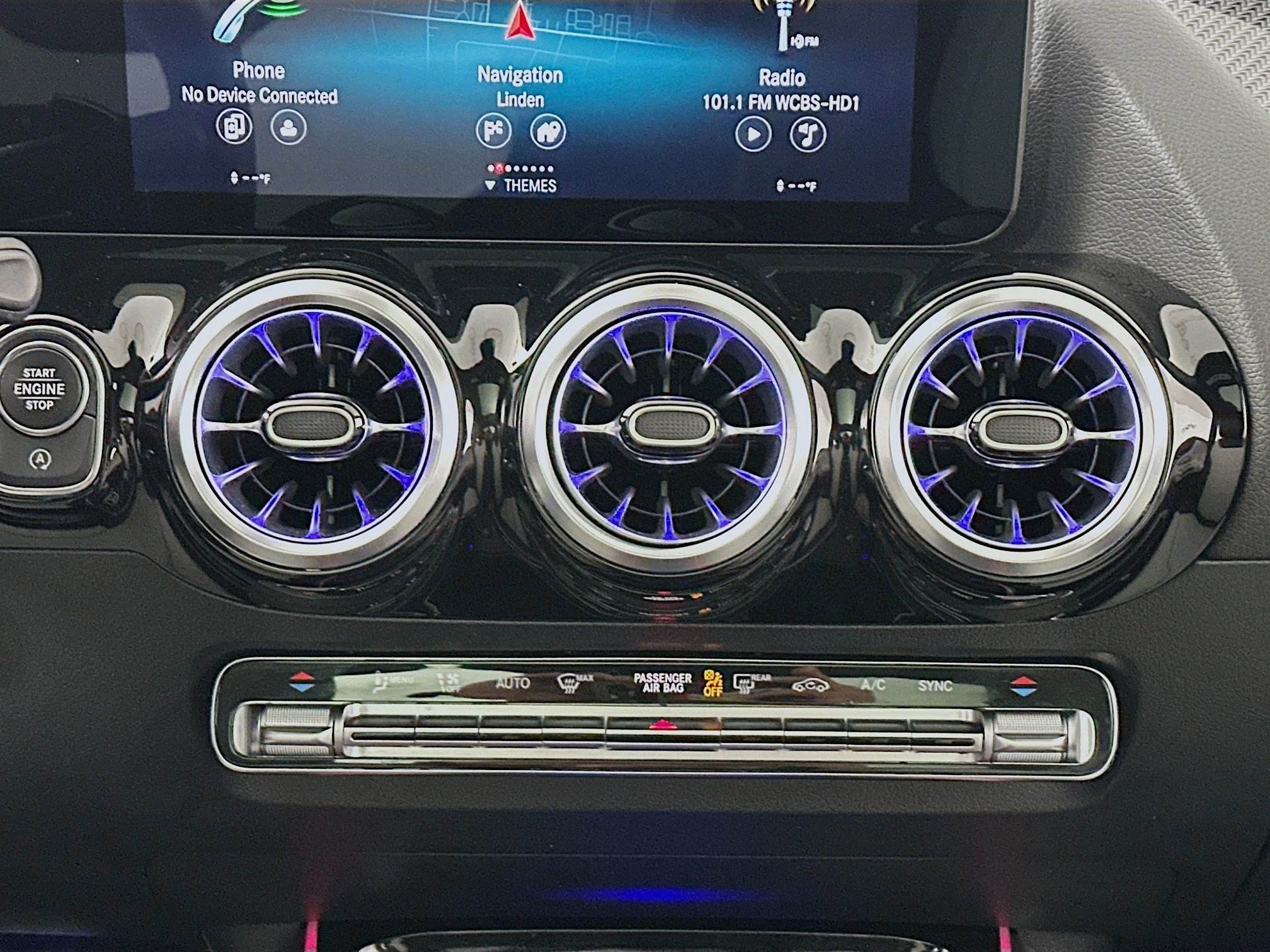 Used 2022 Mercedes-Benz GLA 35 AMG 4MATIC w/ Premium Package image 13