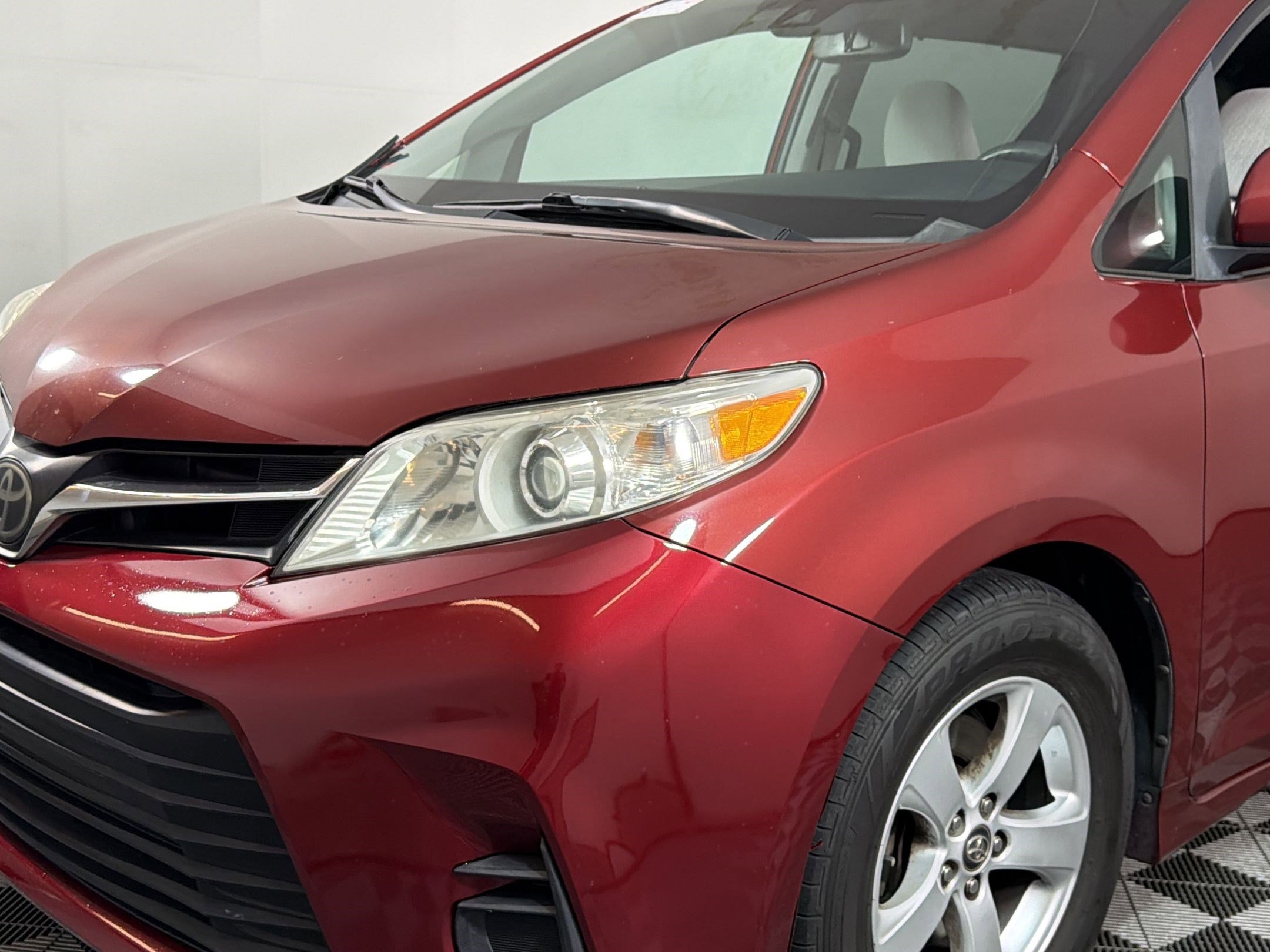 Used 2018 Toyota Sienna LE image 10