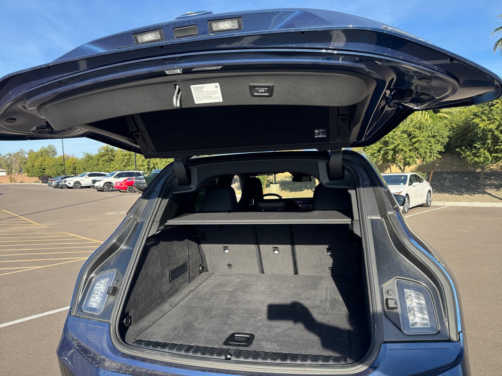 Used 2024 BMW iX xDrive50 w/ Premium Package image 34