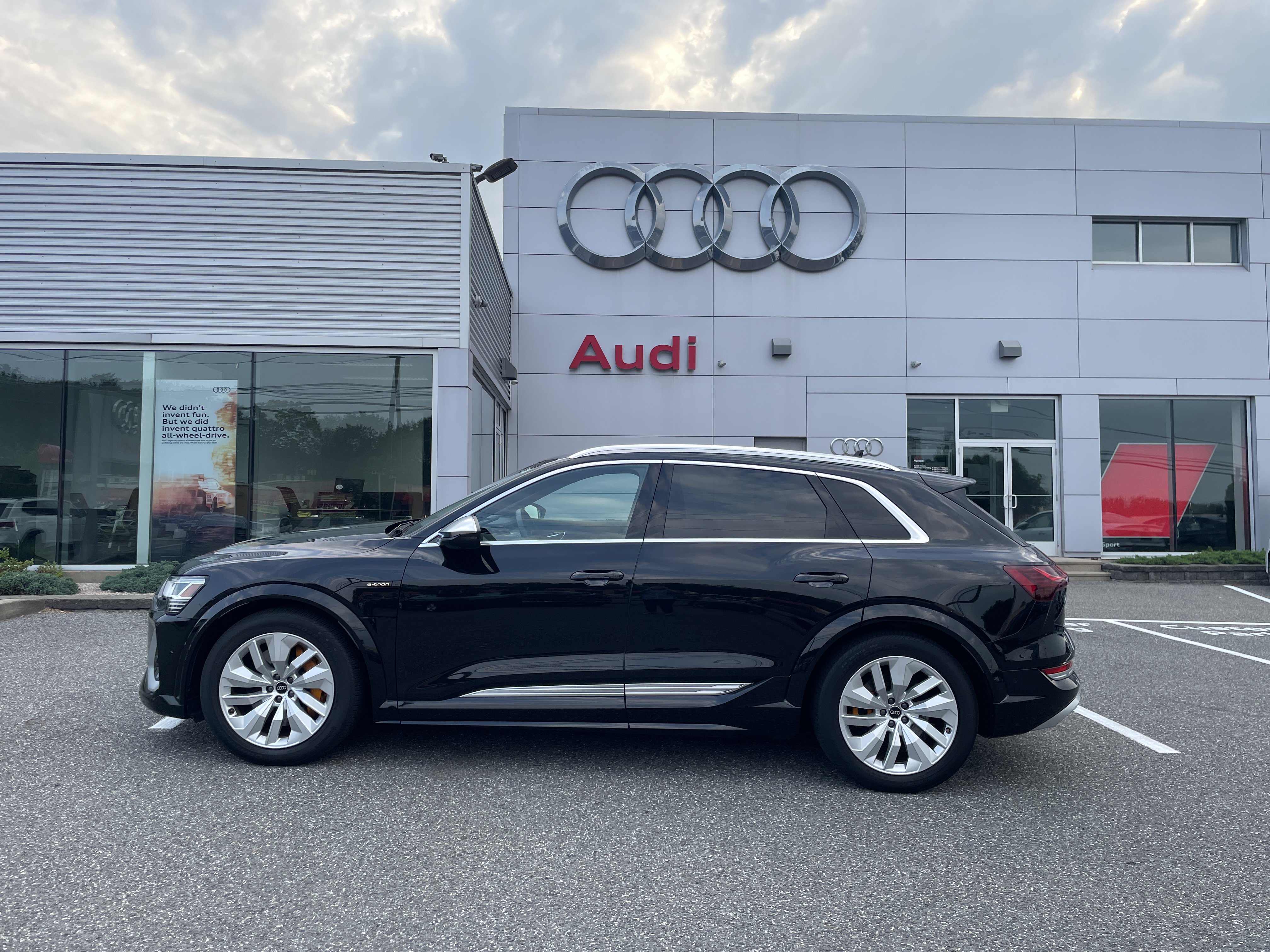 Certified 2022 Audi e-tron S Premium Plus image 4