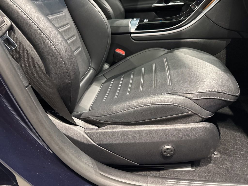 Used 2022 Mercedes-Benz C 300 4MATIC Sedan image 43