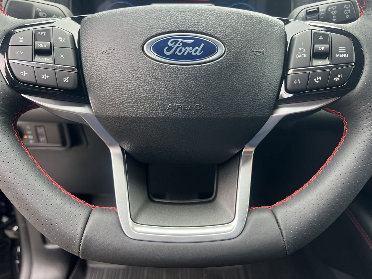 New 2026 Ford Explorer ST-Line w/ ST-Line Street Pack AWD/4WD image 9