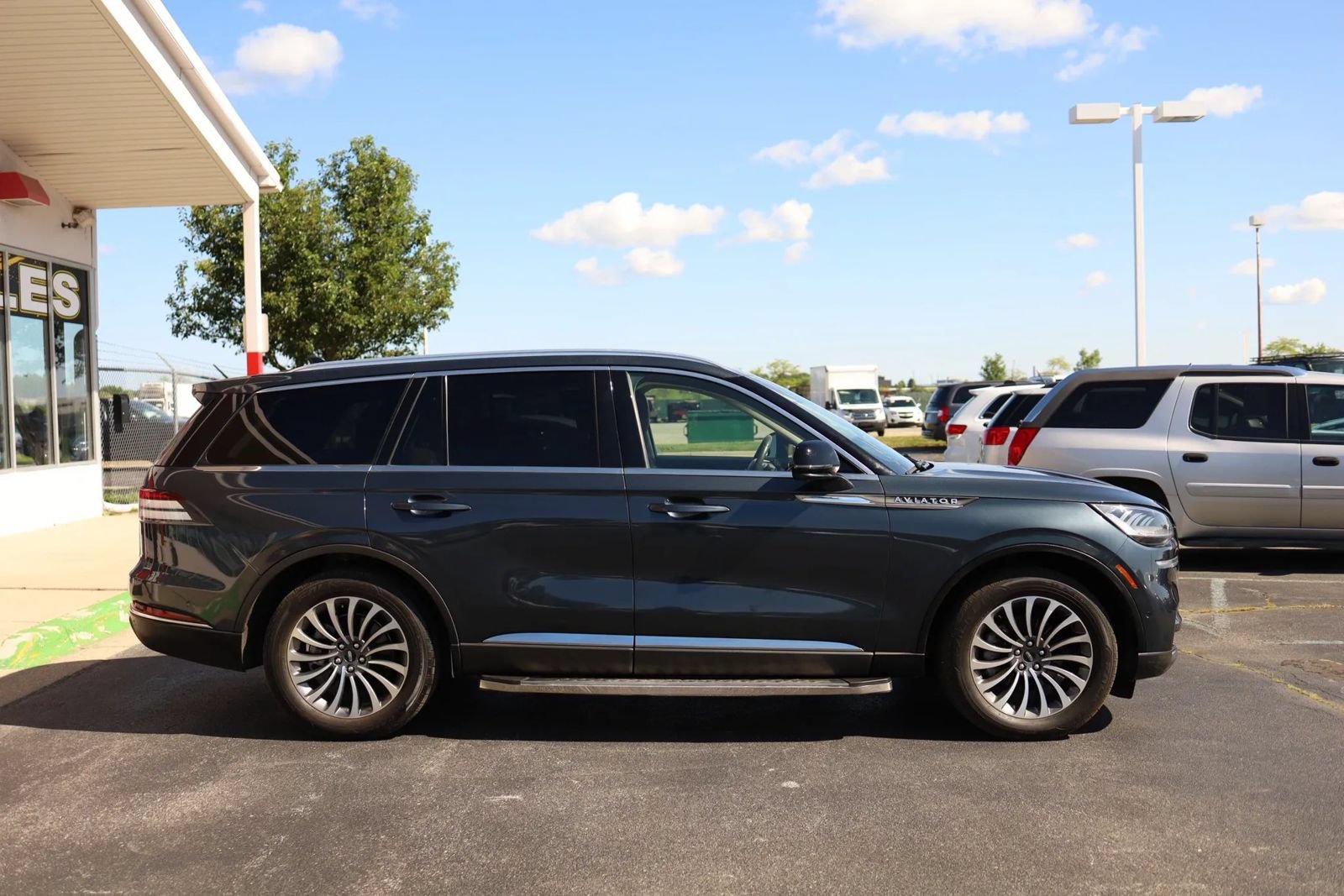 Used 2023 Lincoln Aviator Reserve w/ Equipment Group 201A AWD/4WD image 4