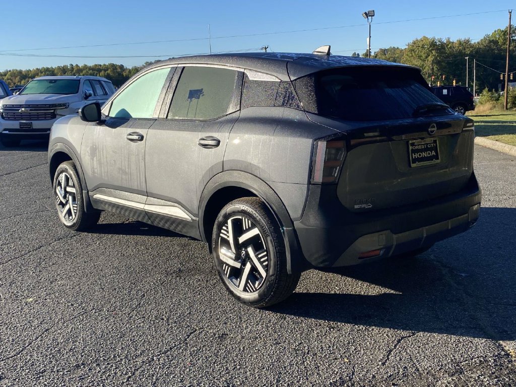 Used 2025 Nissan Kicks SV FWD image 3