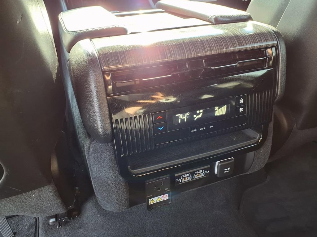 Certified 2024 Jeep Wagoneer Series II w/ Flexible Seating Group AWD/4WD image 25