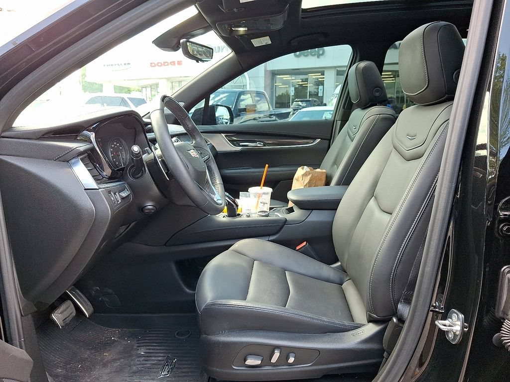 Used 2025 Cadillac XT6 Sport w/ Technology Package AWD/4WD image 12