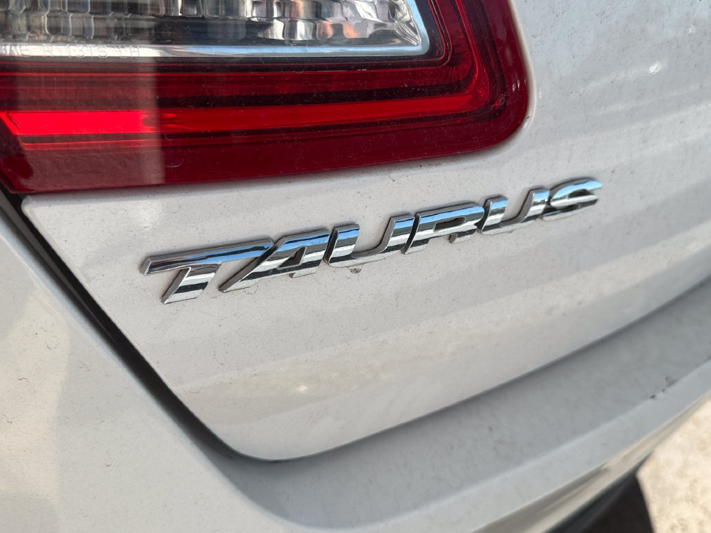 Used 2013 Ford Taurus SEL FWD image 14
