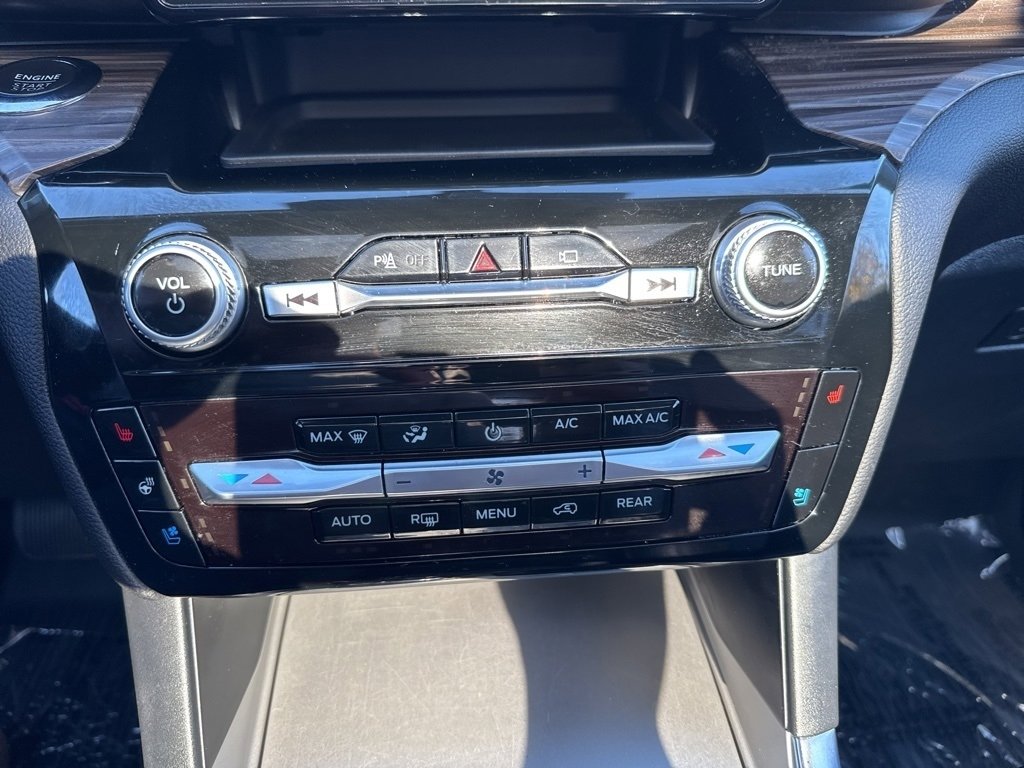 Used 2022 Ford Explorer Limited w/ Equipment Group 301A image 33