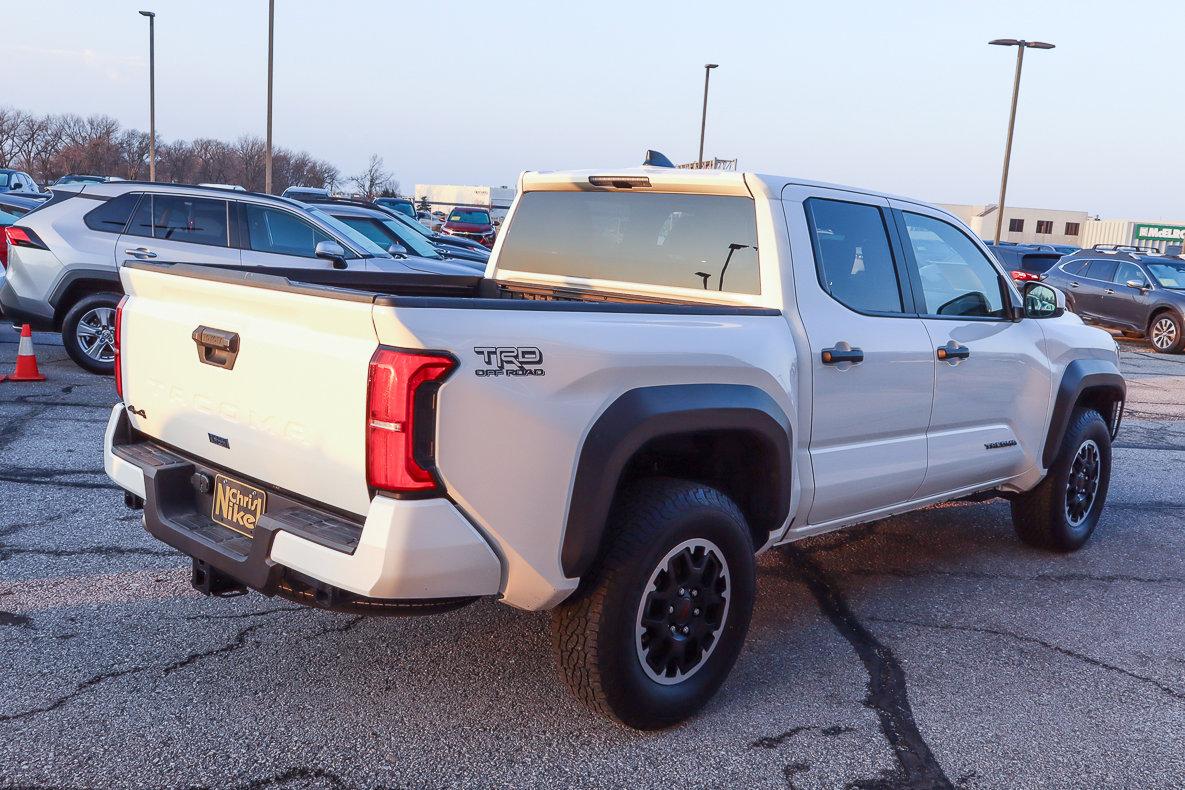 Used 2025 Toyota Tacoma TRD Off-Road image 4