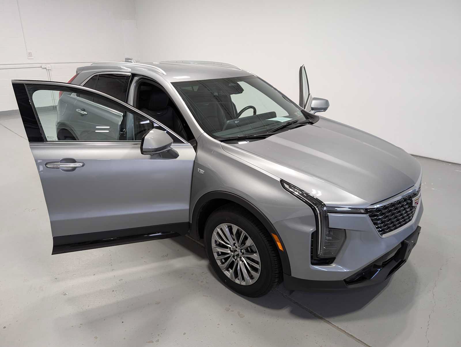 Certified 2025 Cadillac XT4 Premium Luxury AWD/4WD image 16