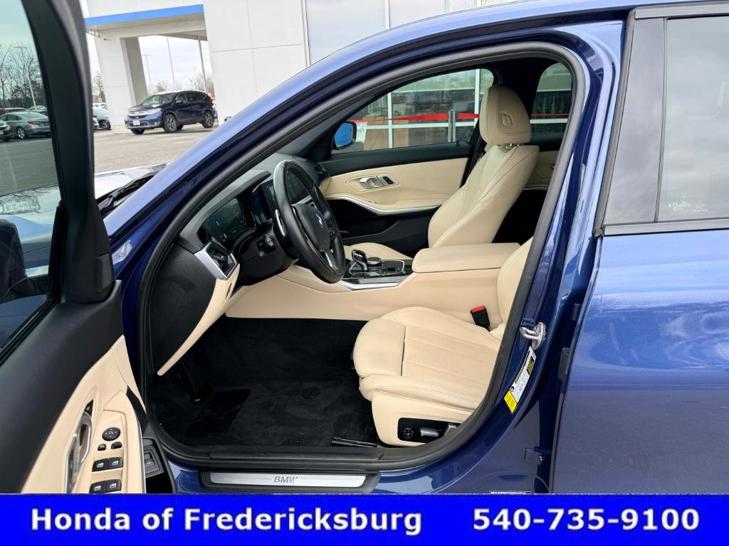 Used 2022 BMW 330i Sedan w/ Driving Assistance Package image 25