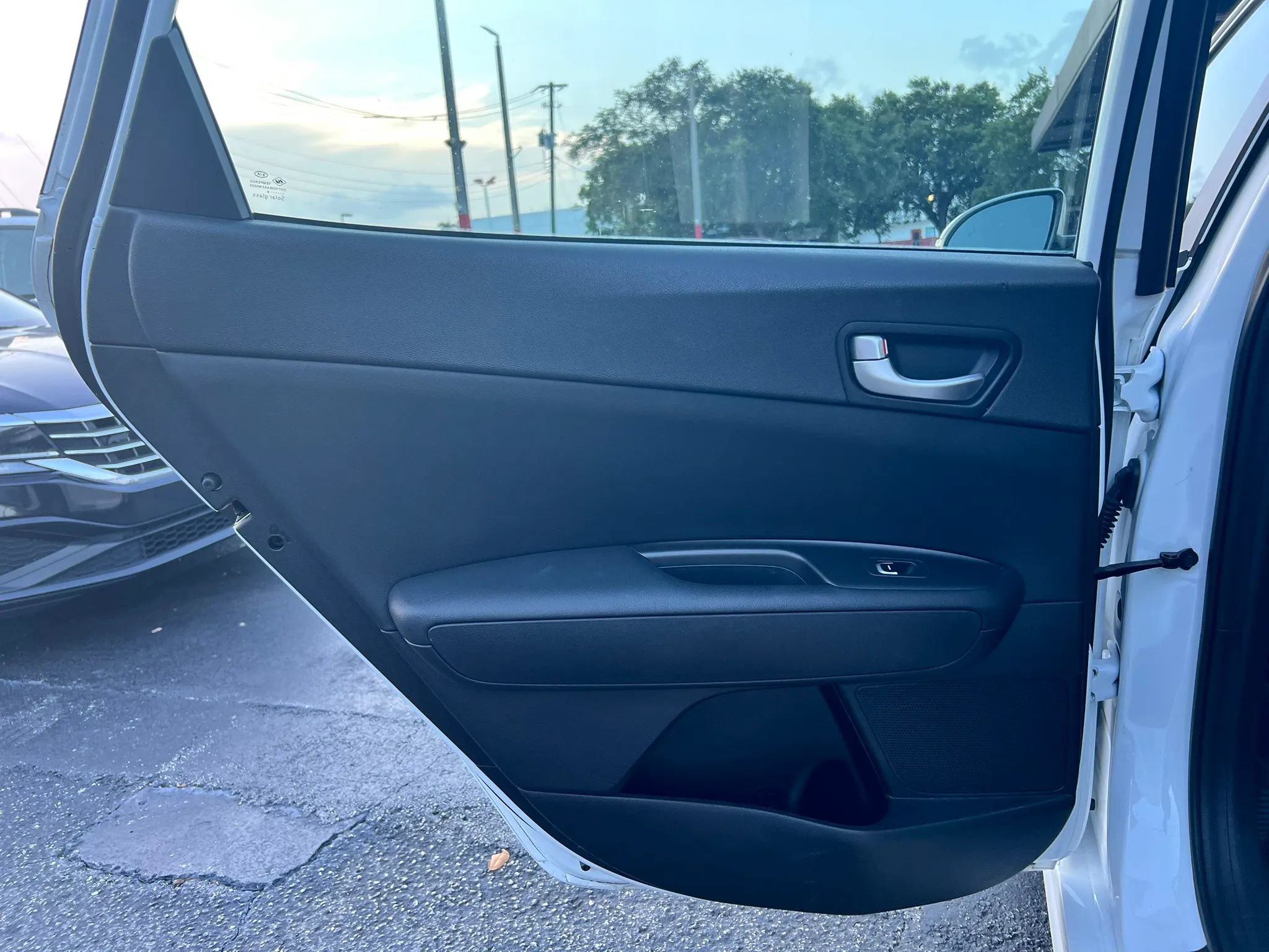 Used 2018 Kia Optima LX w/ 17" Alloy Wheels Package FWD image 5