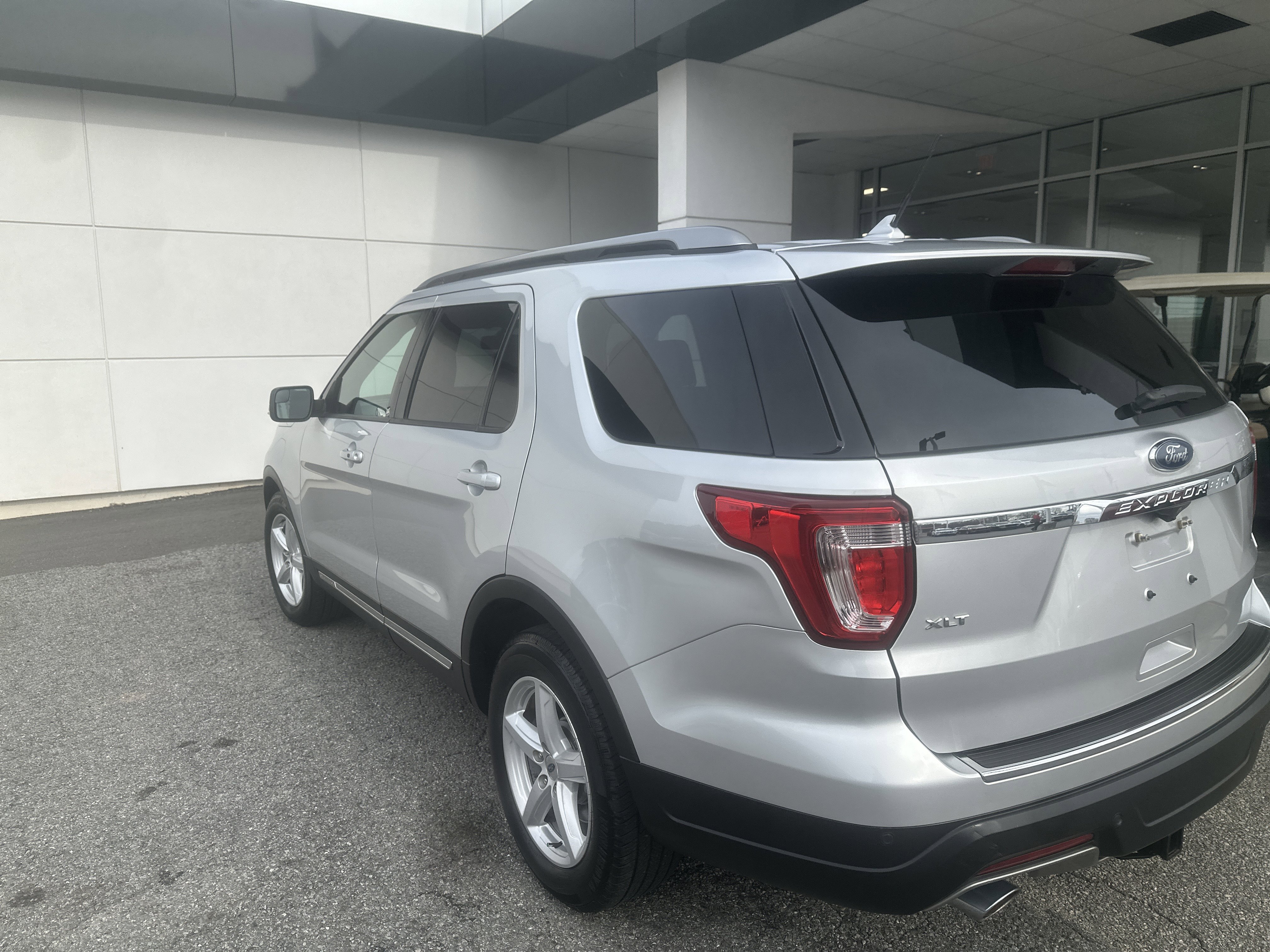 Used 2018 Ford Explorer XLT w/ Equipment Group 202A image 3