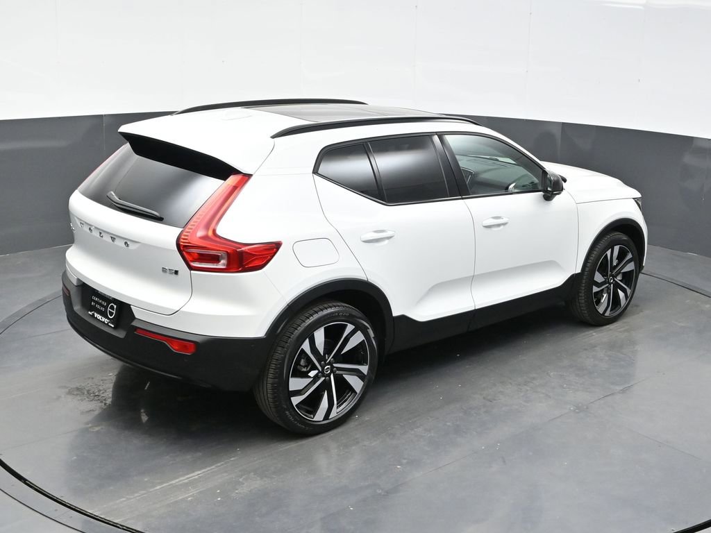 Used 2025 Volvo XC40 B5 Plus image 33