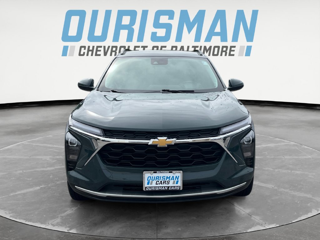 Used 2025 Chevrolet Trax LT FWD image 8