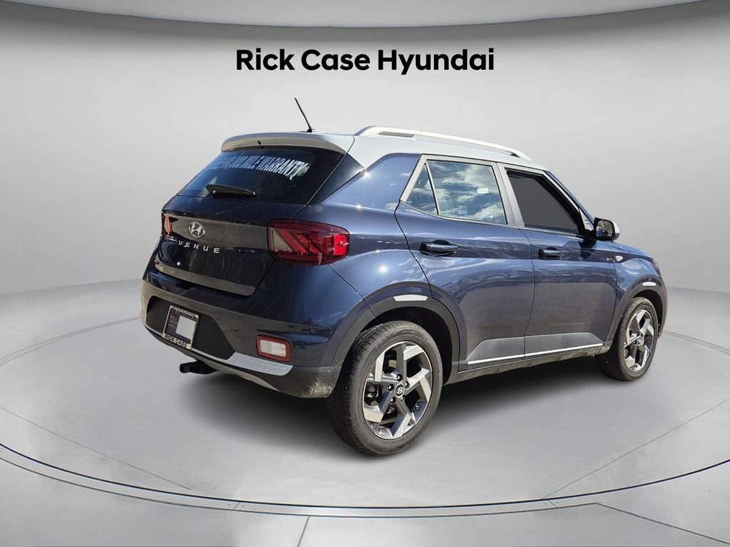 Used 2025 Hyundai Venue Limited image 7