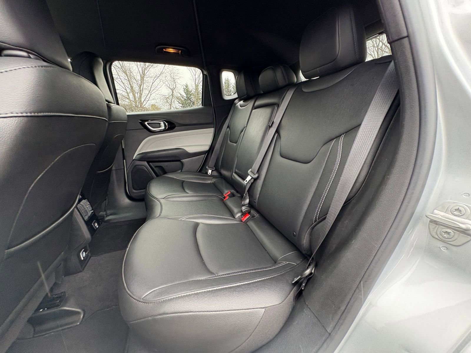 Used 2025 Jeep Compass Limited image 23