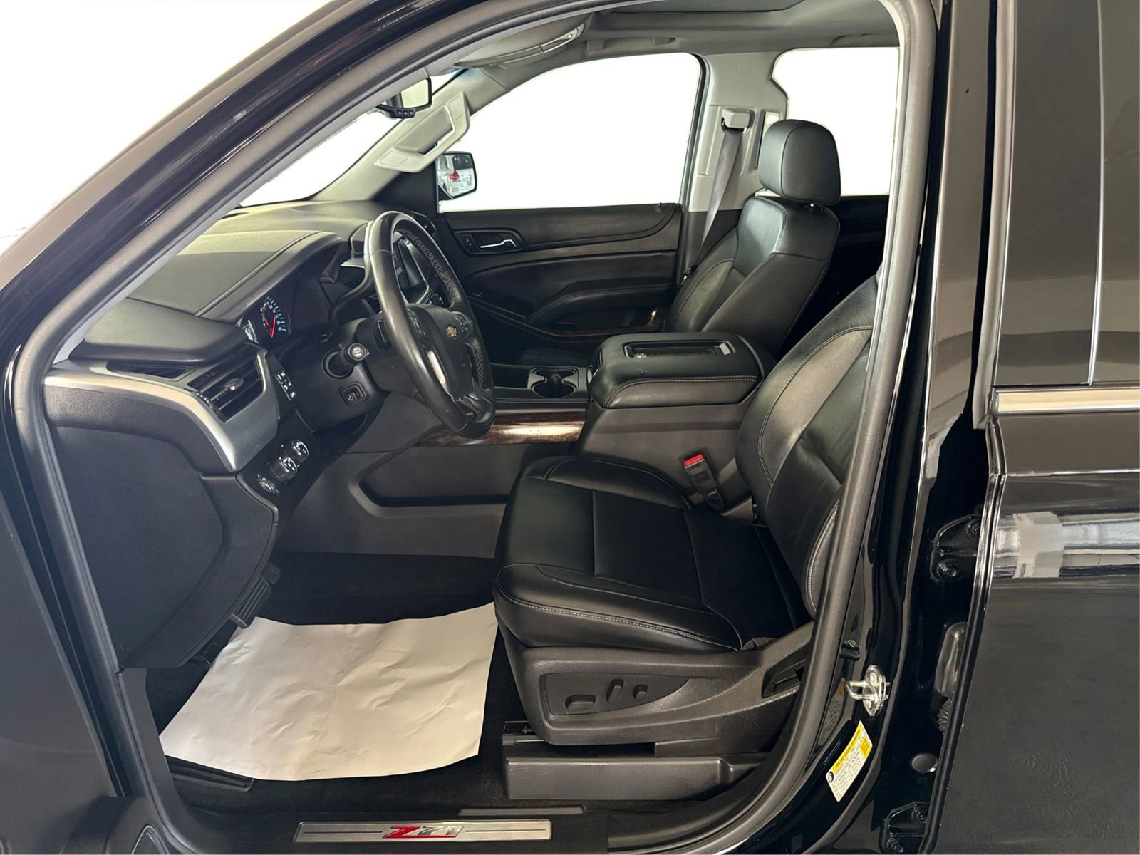 Used 2017 Chevrolet Tahoe LT w/ Luxury Package AWD/4WD image 9