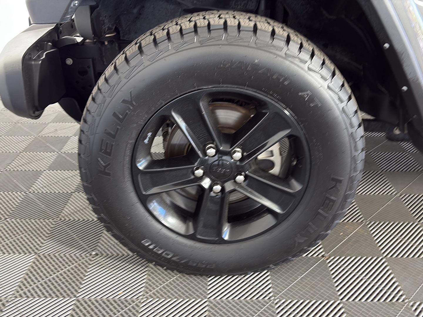 Used 2023 Jeep Wrangler Unlimited Sahara image 16