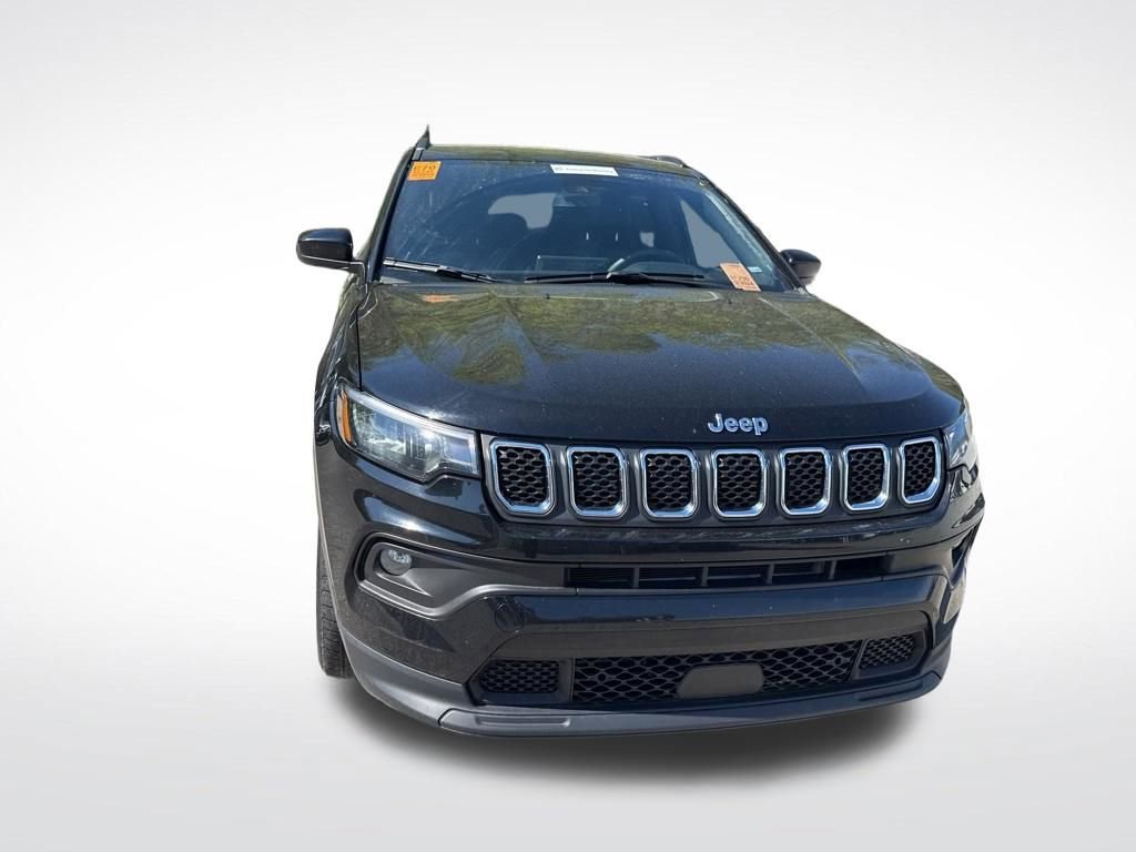 Used 2024 Jeep Compass Latitude image 18