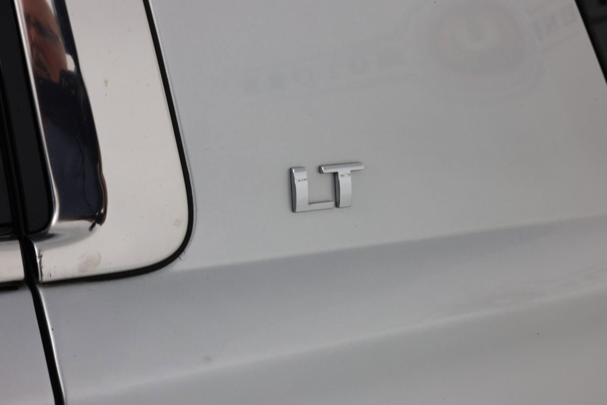 Used 2019 Chevrolet Suburban LT AWD/4WD image 16