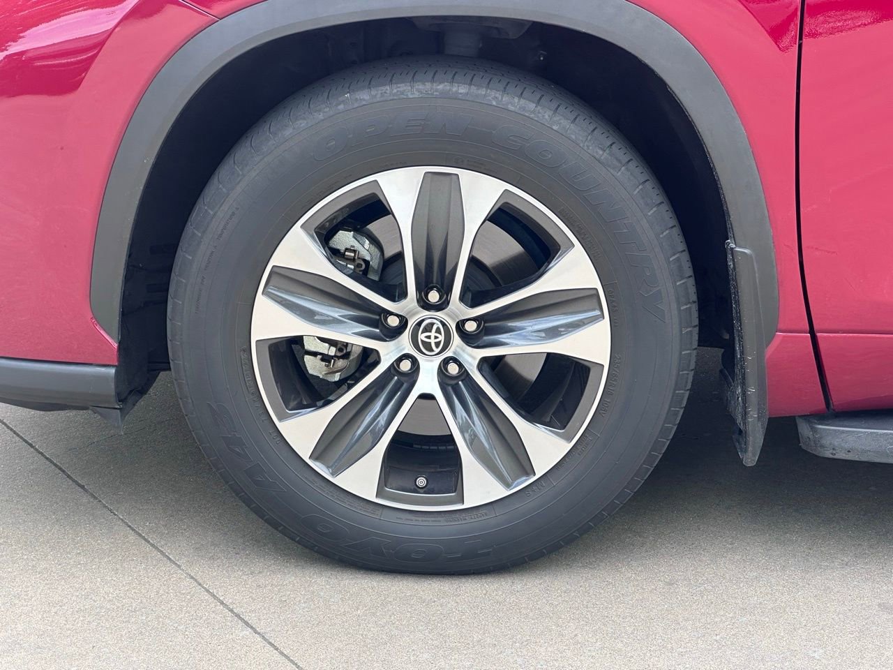 Used 2022 Toyota Highlander XLE image 9