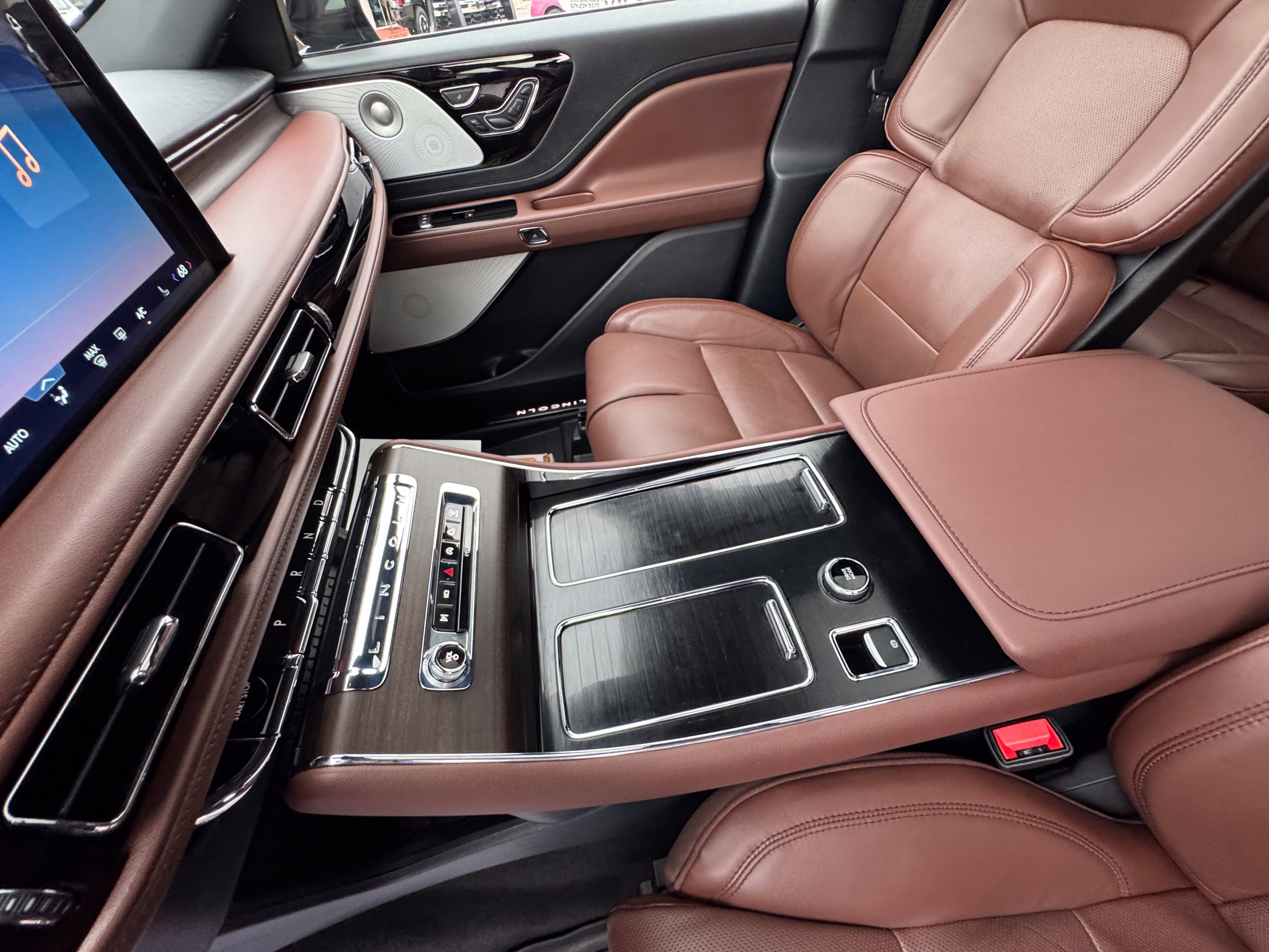 Used 2026 Lincoln Aviator Reserve AWD/4WD image 32