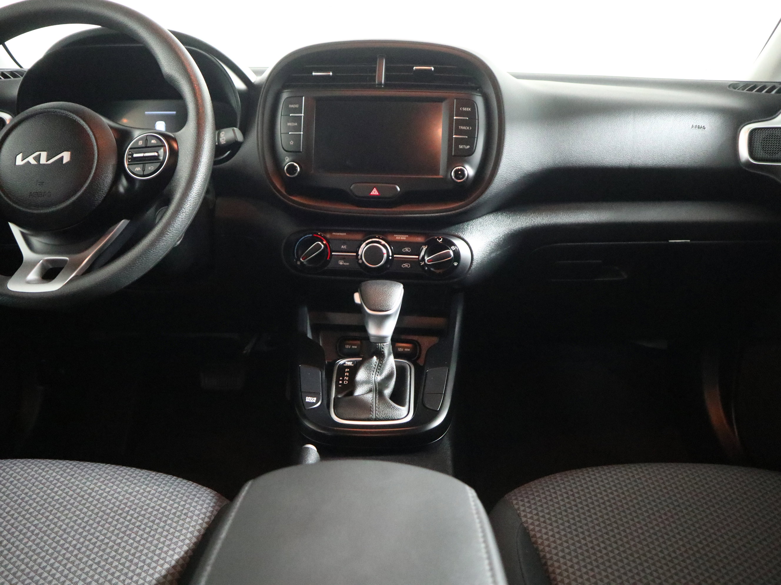 Used 2025 Kia Soul LX w/ LX Technology Package FWD image 14