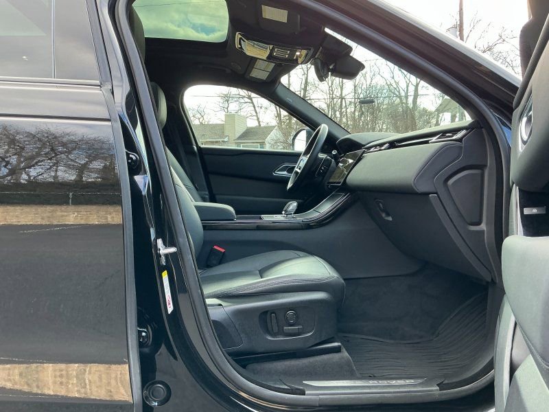 Used 2024 Land Rover Range Rover Velar Dynamic SE image 11