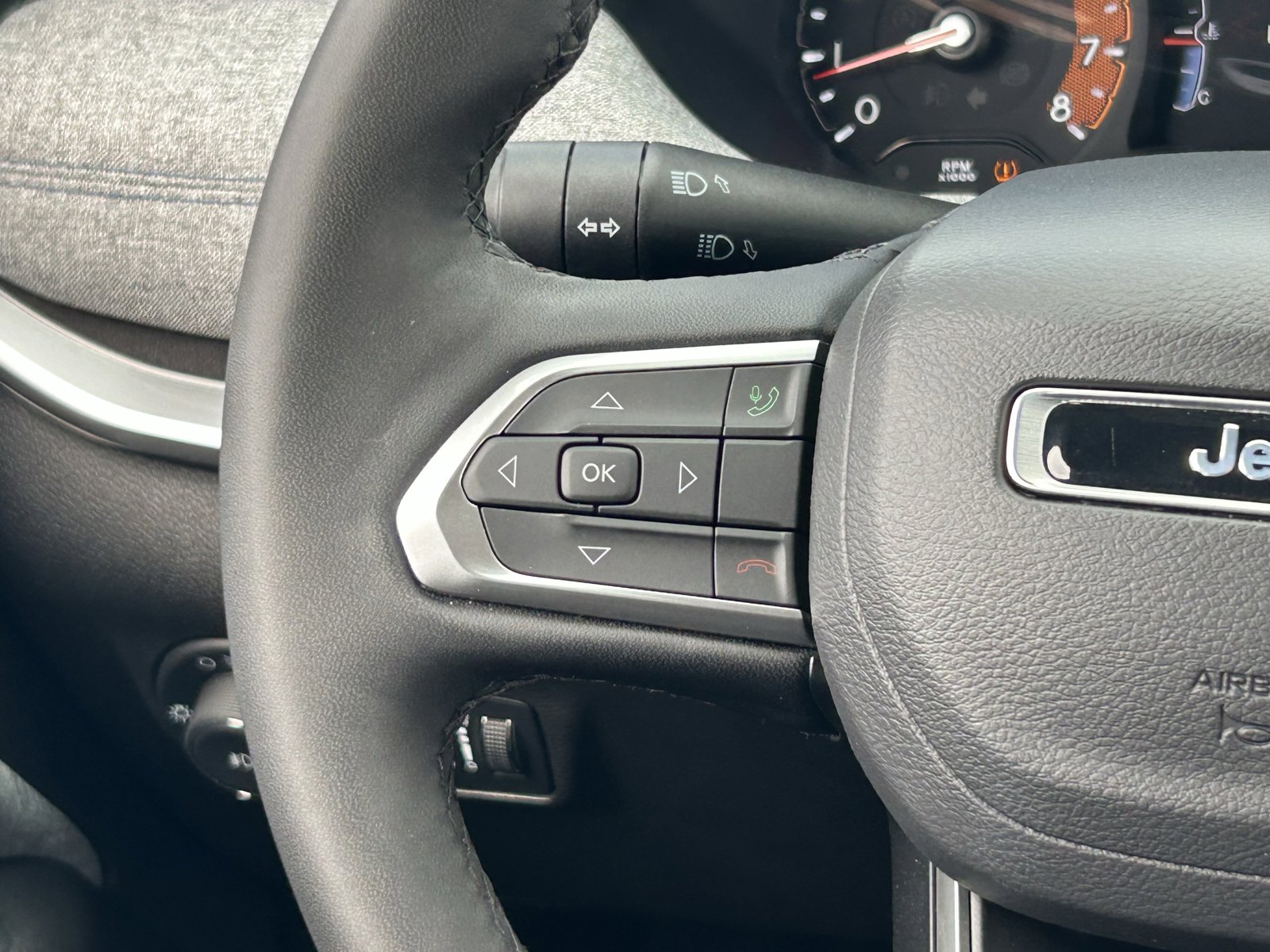 Used 2025 Jeep Compass Latitude AWD/4WD image 23