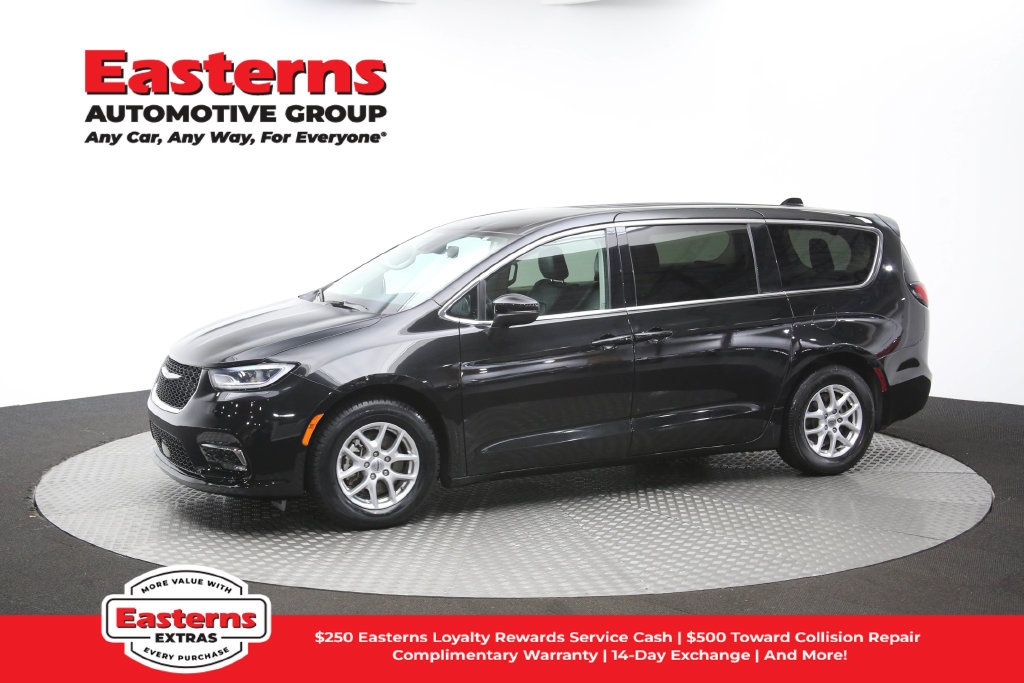 Used 2023 Chrysler Pacifica Touring-L FWD image 60