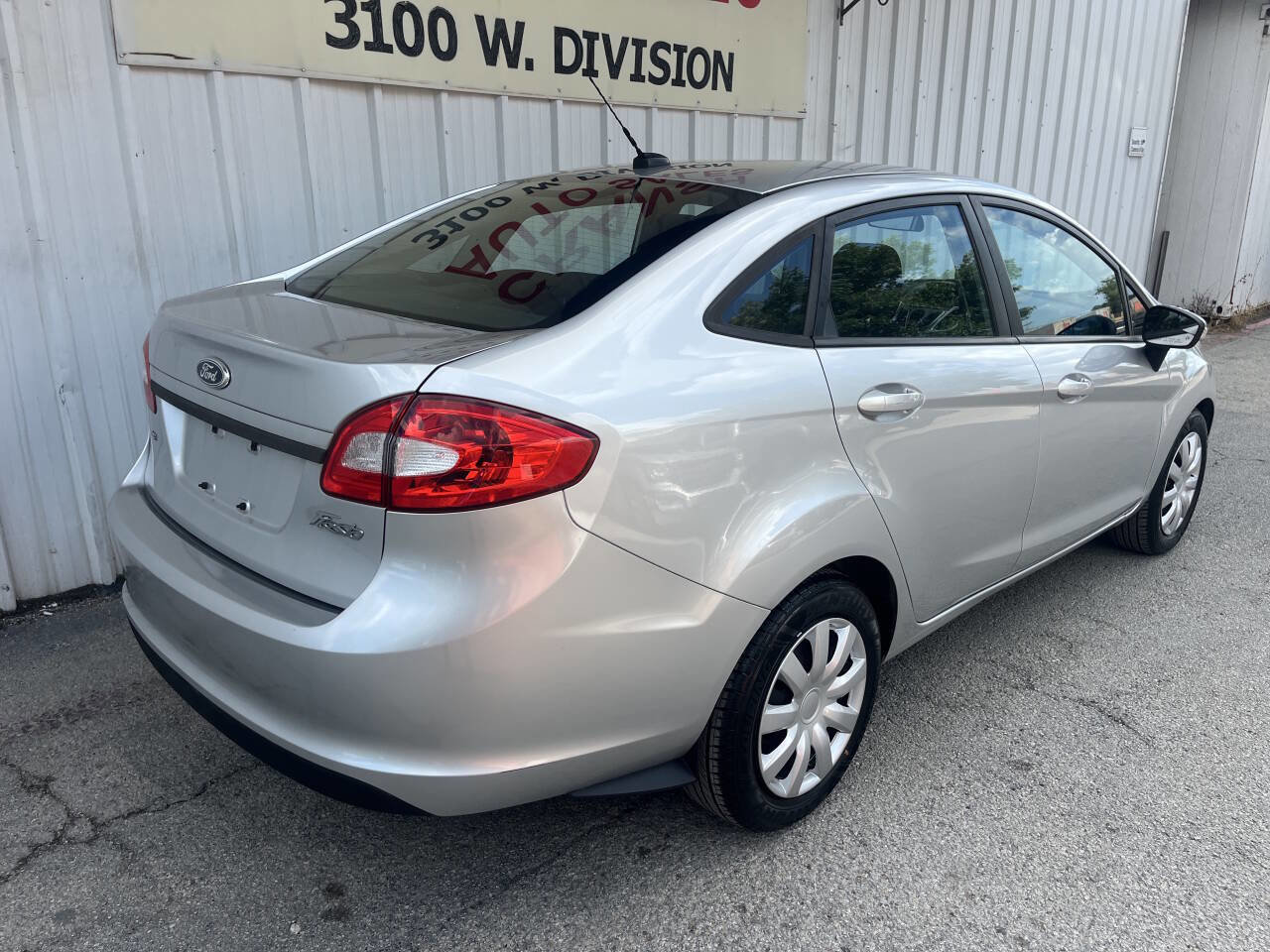Used 2013 Ford Fiesta SE image 4