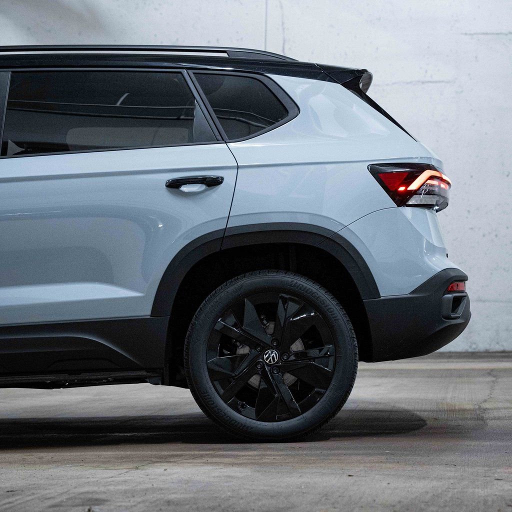 New 2026 Volkswagen Taos SE FWD image 4