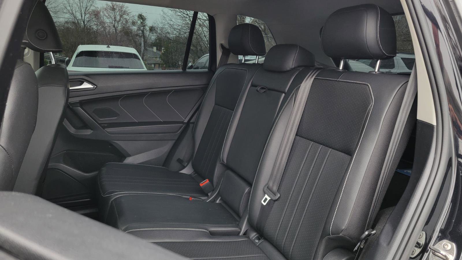 Used 2022 Volkswagen Tiguan SE w/ Panoramic Sunroof Package image 34