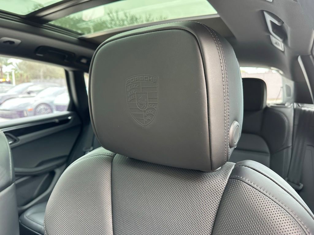 Certified 2025 Porsche Macan Turbo image 23